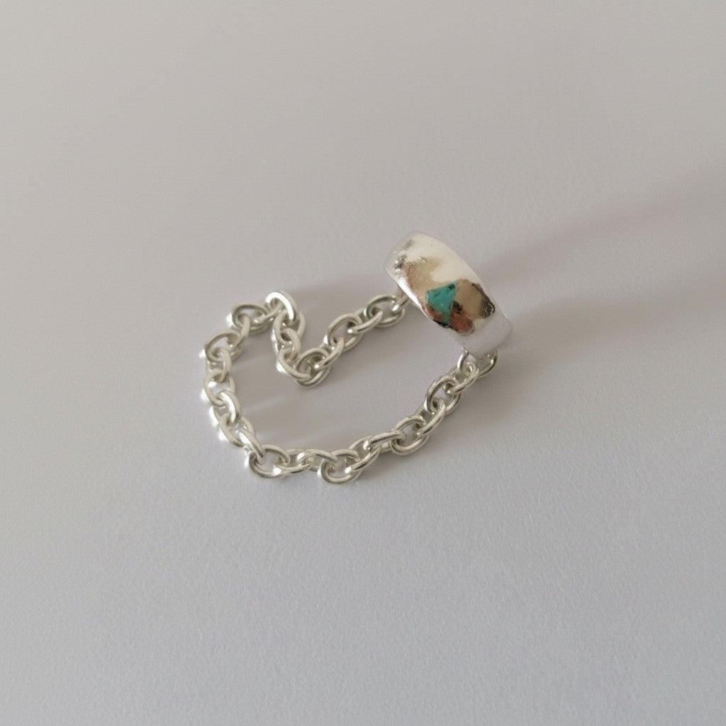 SosyGallery 925 sterling silver conch ear cuff with a delicate chain detail, designed for non-pierced ears.